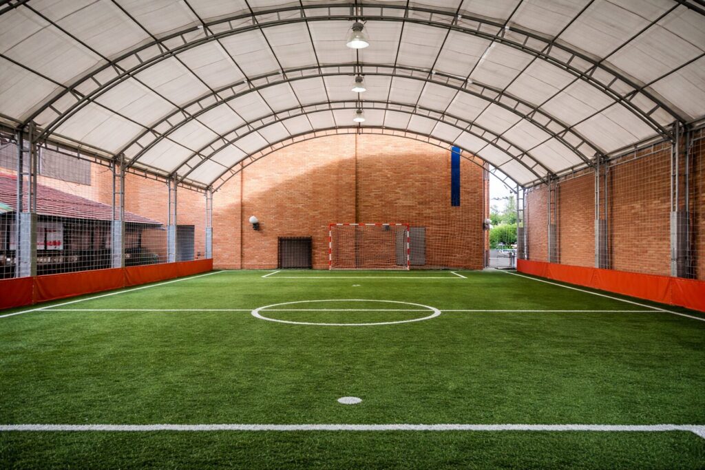 estructura metalica de techo parabolico con tubos cuadrados